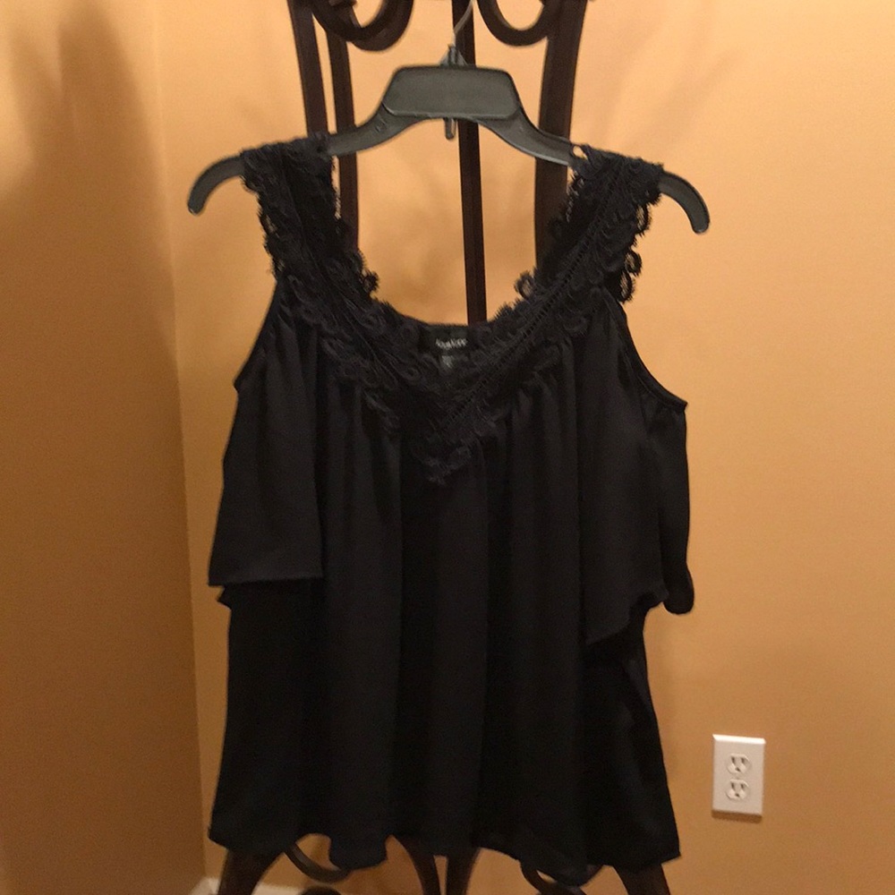 NWOT KAREN KANE BLACK LINED COLD SHOULDER BLOUSE /TOP-WITH LACE TRIM  SIZE SMALL